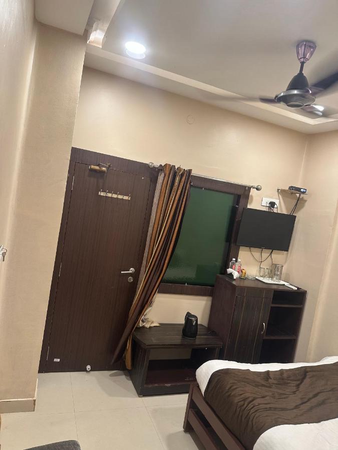Hotel Deva Inn Варанаси Экстерьер фото