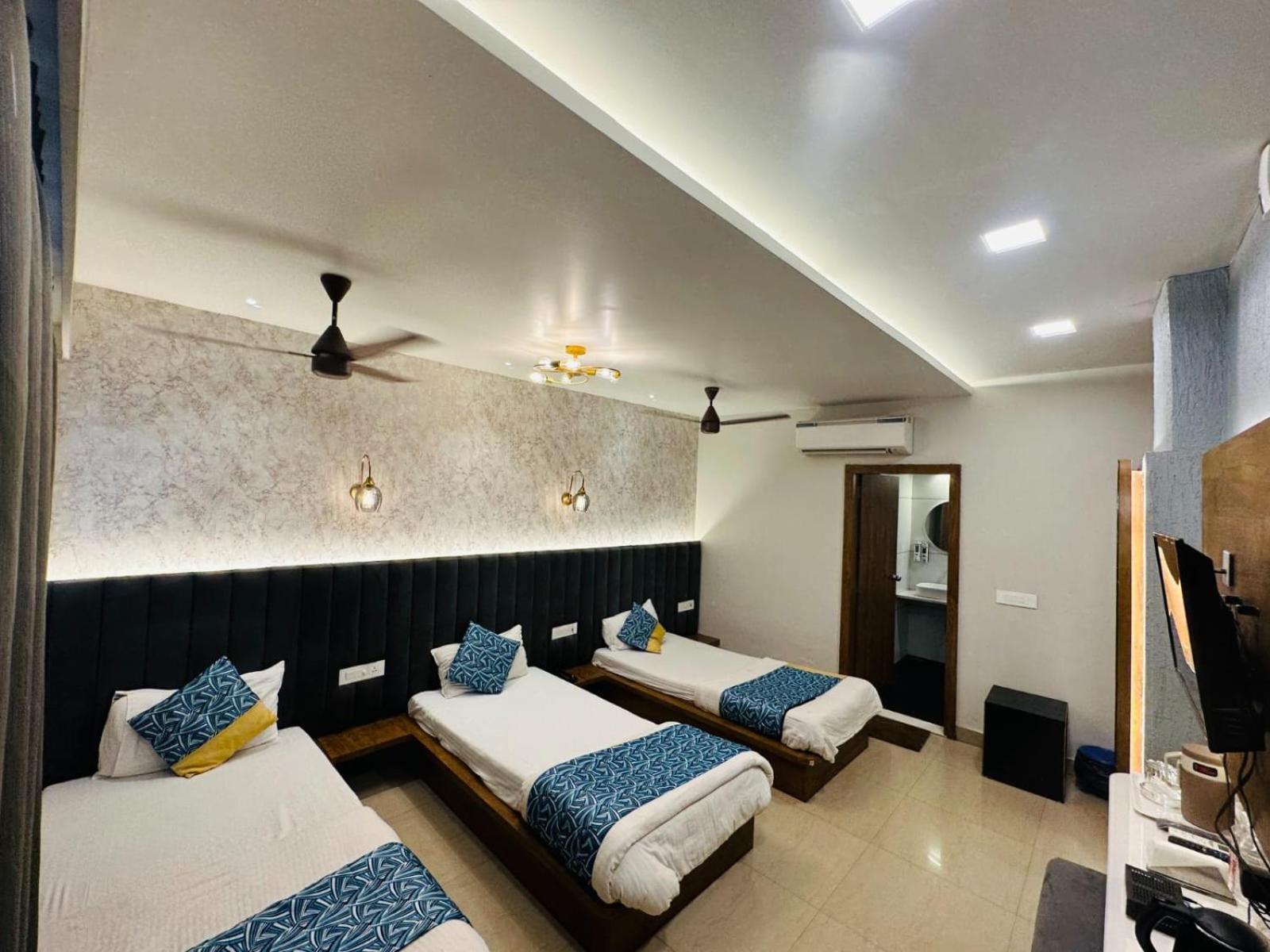 Hotel Deva Inn Варанаси Экстерьер фото