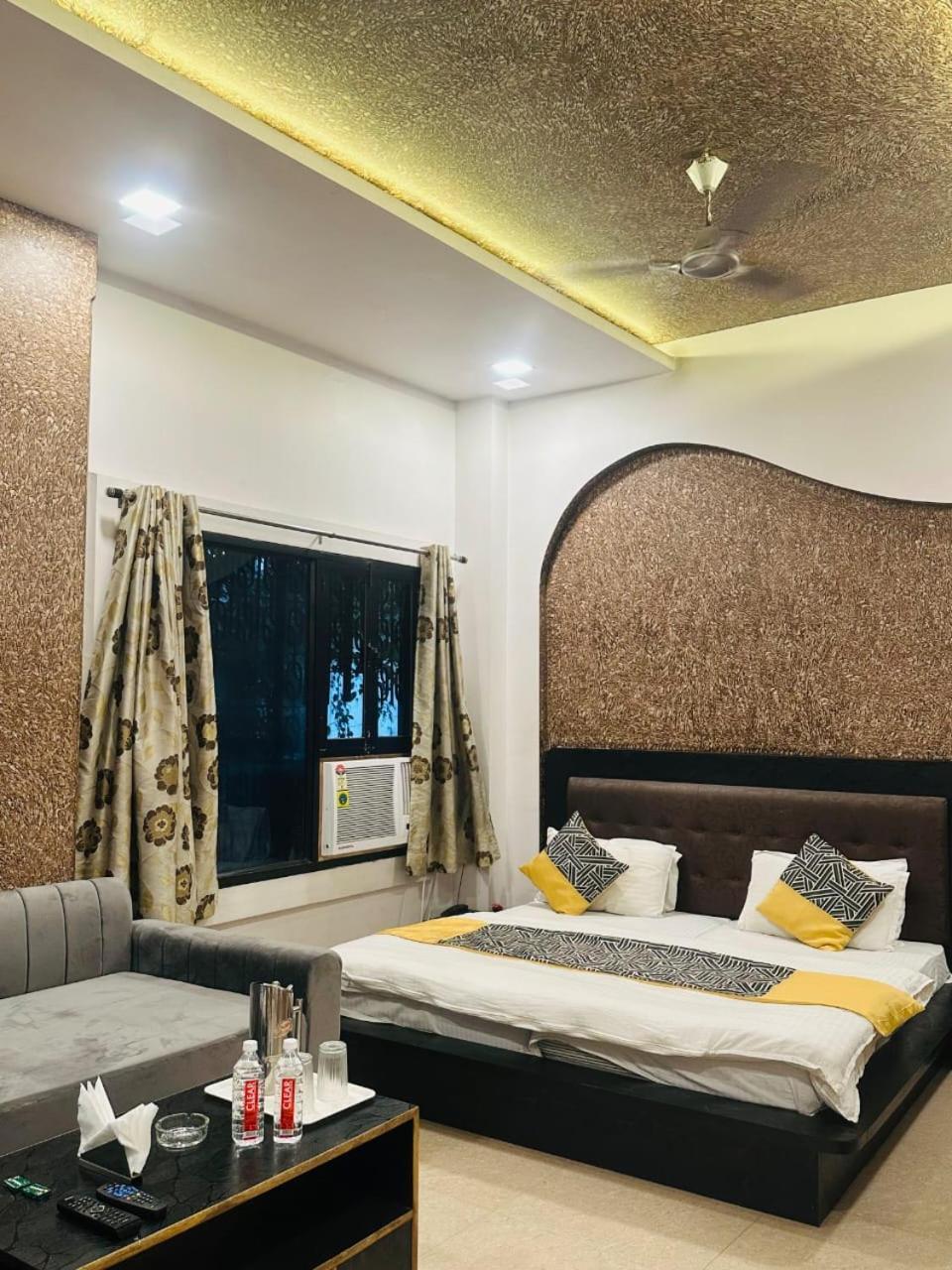 Hotel Deva Inn Варанаси Экстерьер фото