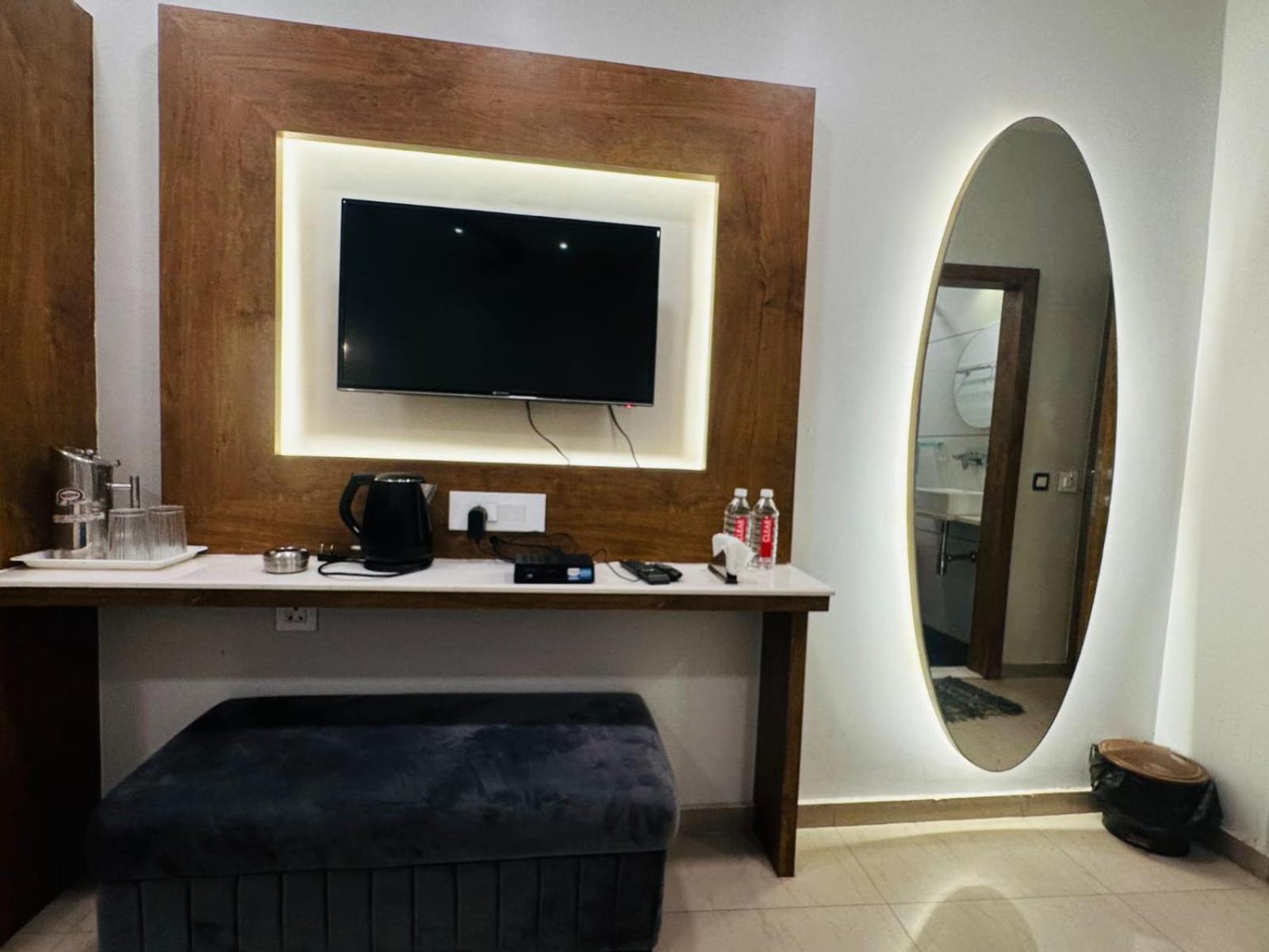 Hotel Deva Inn Варанаси Экстерьер фото