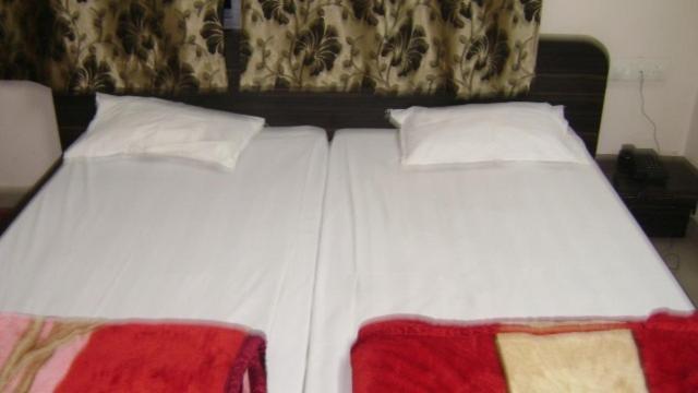 Hotel Deva Inn Варанаси Экстерьер фото